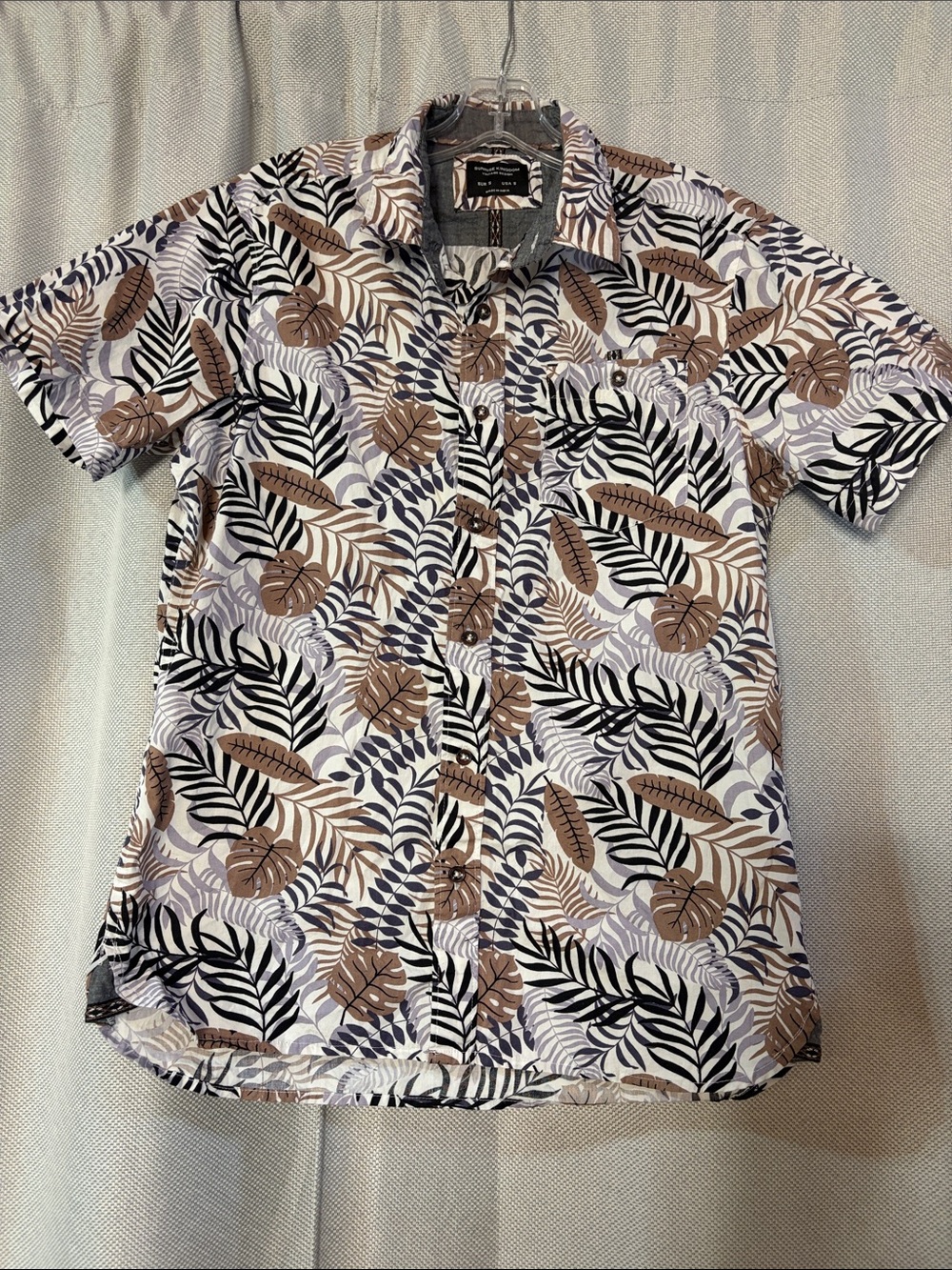 Casual Short-Sleeve Button-Down Shirt - Brown Leaf Print